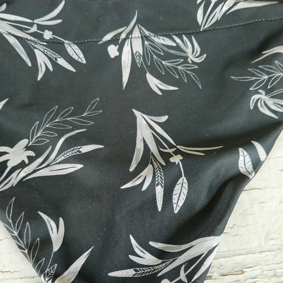 NWT-Lira Bikini bottoms Reversible Floral SZ S - Picture 9 of 15